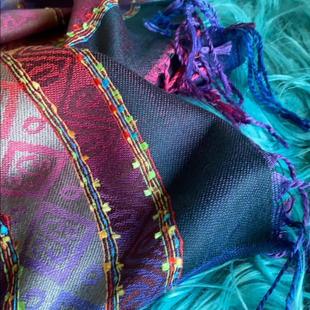Beautiful pashmina/shawl - Picture 10 of 13